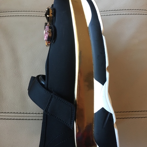 Shoes - Picture 5 of 8